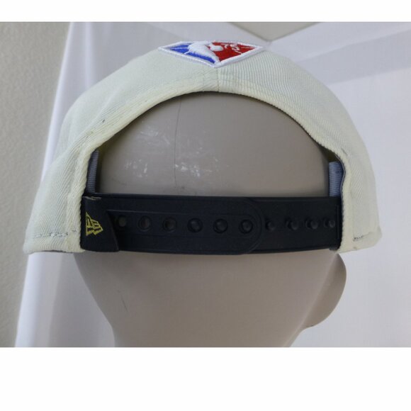 Golden State Warriors New Era 2022 NBA Champions Locker Room Snapback Hat - Picture 13 of 15